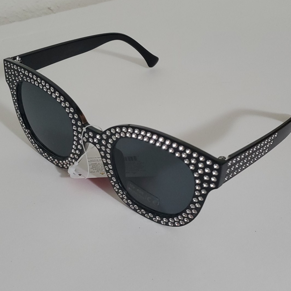 🆕 Studded Sunglasses